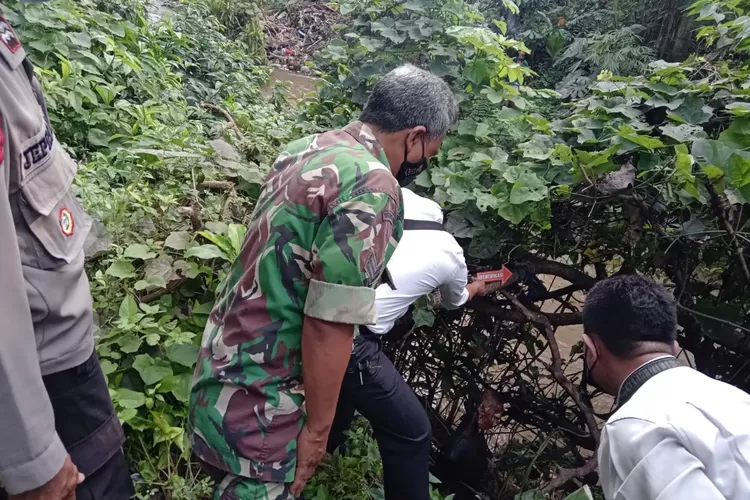 Warga Temukan Mayat Nyaris Jadi Tengkorak Di Bawah Jembatan Ma Salmun Kota Bogor Rbg Id