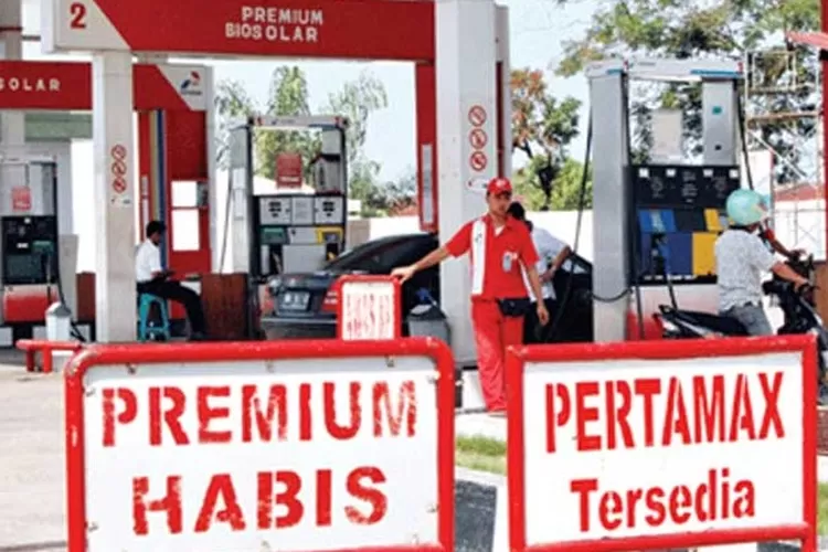 Pertamina: Premium Cepat Habis Karena Pemilik Kendaraan Isi BBM Tak ...