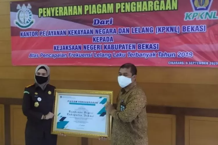 Kejari Kabupaten Bekasi Raih Penghargaan Lelang Terbanyak - Harian Terbit