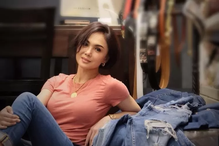 Yuni Shara mengaku  ingin jadi relawan di lokasi bencana alam. Foto: Instagram @yunishara36