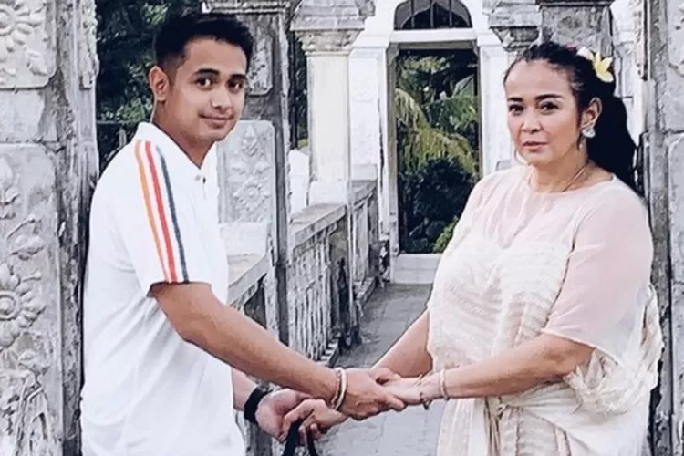 Beda Usia 18 Tahun Ini Yang Bikin Jennifer Jill Kepincut Ajun Perwira Hops Id