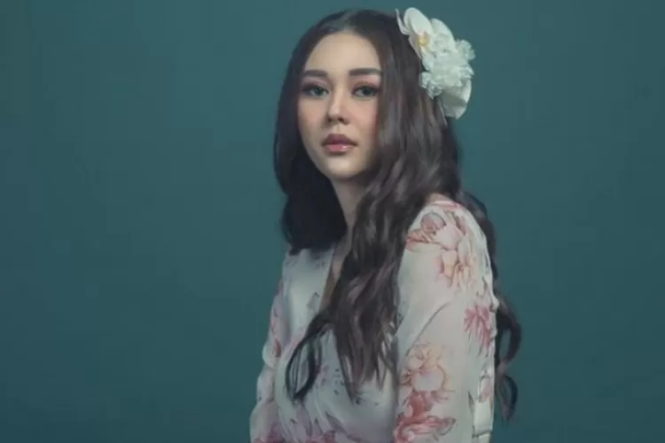 Aura Kasih diisukan memiliki hubungan dengan Ridwan Kamil, netizen singgung soal selingkuh