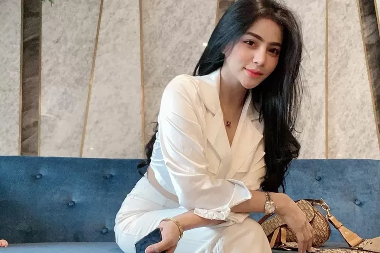 Profil Dan Agama Tisya Erni Model Seksi Dikabarkan Dekat Dengan Sule