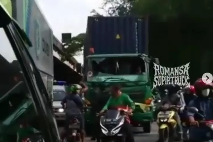 Sopir Trailer Ditodong Pistol Dimaki Pengemudi Pajero, Polisi TNI ...