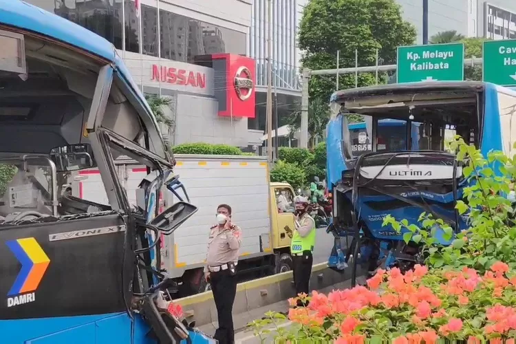 Sopir Transjakarta Yang Tewas Kecelakaan Jadi Tersangka, Jam Kerja ...