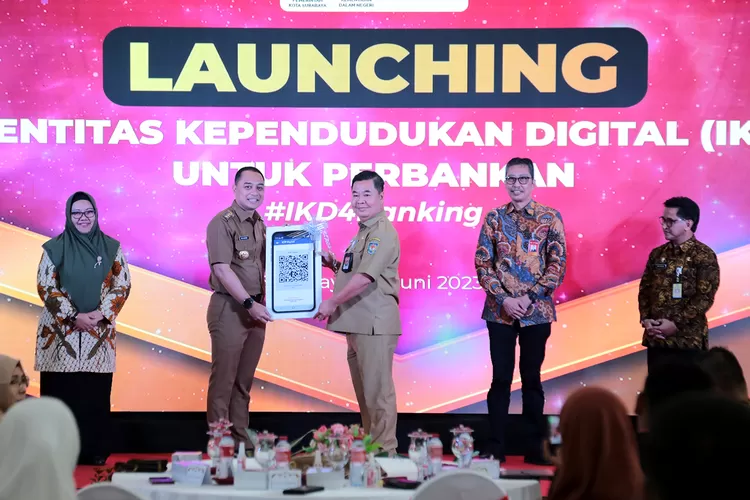 Pertama Di Indonesia Surabaya Terapkan Ktp Digital Untuk Transaksi