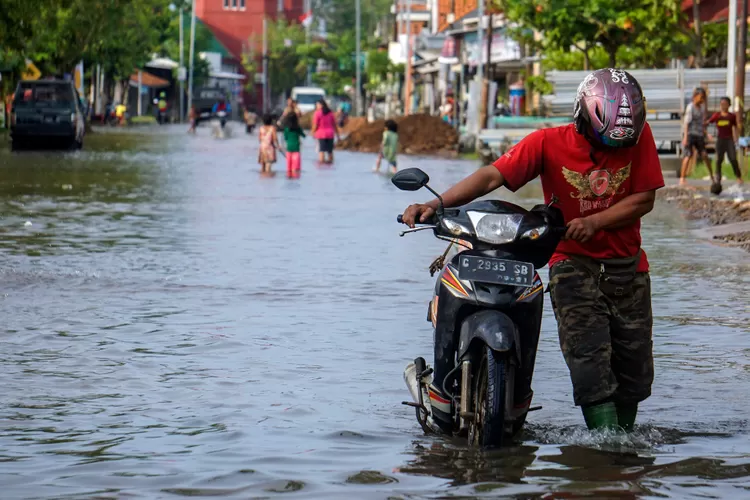 Kali Ciliwung Meluap, 18 RW Di Jakarta Kebanjiran - Indozone News