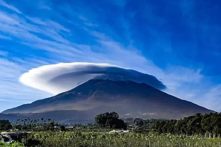 Mitos Gunung Lawu, Tempat Raja Majapahit Brawijaya Bertapa - Indozone ...