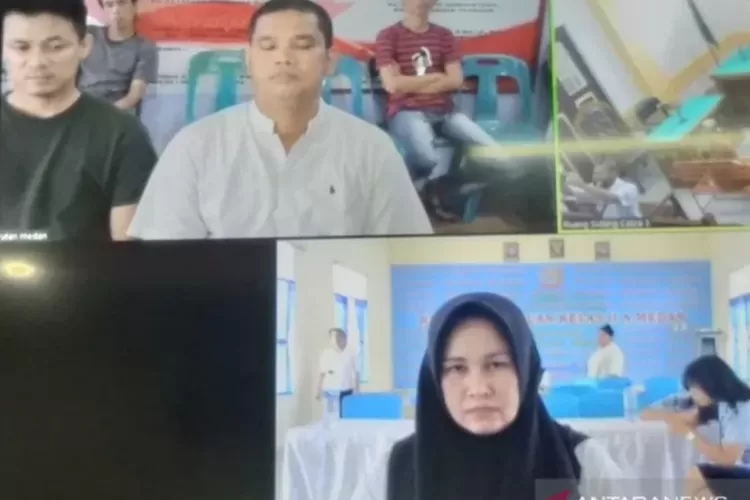 Zuraida Hanum Tak Kuasa Tahan Tangis Saat Sidang Dimulai - Indozone News