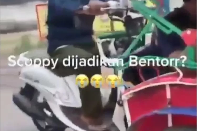 Tak Sayang Tukang Becak Ini Pakai Motor Matic Bawa Penumpang Netizen