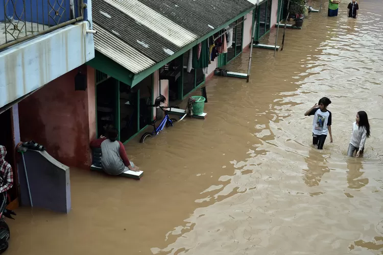 Banjir Dengan Ketinggian Meter Masih Rendam Kabupaten Bekasi Ini Penyebabnya Indozone News