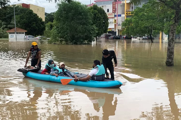 5 Orang Tewas Dan 41.000 Lainnya Mengungsi Akibat Banjir Di Malaysia ...