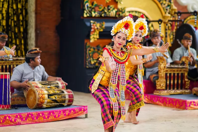 Sejarah Tari Pendet Berasal Dari Bali Serta Pola Lantai Dan Propertinya ...