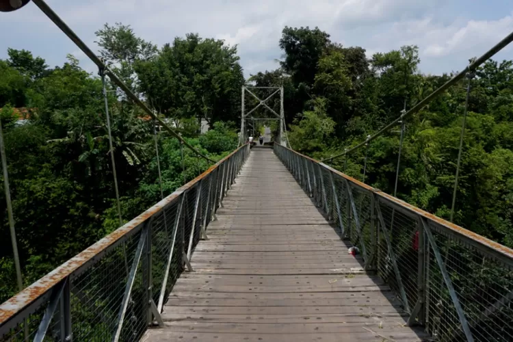 Waw Lebih Dari Setengah Abad Jembatan Gantung Ini Bertahan Sepanjang