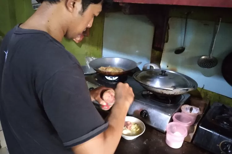 Gegara Nasi Telur Dadar Warung Ini Selalu Ramai 24 Jam Apa