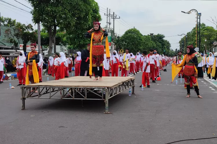 Ribuan Pelajar Jombang Menari Remo Boletan Massal, Bikin Gempar ...