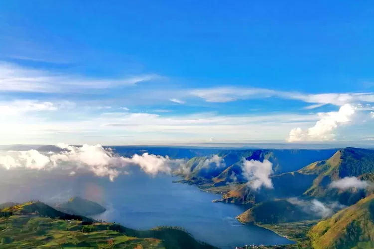 Mau Coba Pegang Awan? Coba Ke Sini, Bisa Nikmati Danau Toba Dengan Cara ...