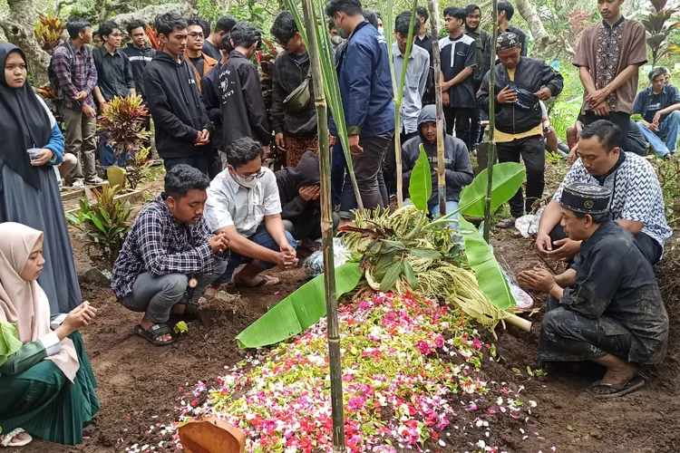 Korban Tragedi Kanjuruhan Bertambah Jadi 135, Farzah Aremania Telah ...