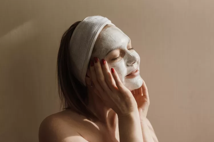 7 Masker Wajah Untuk Memutihkan Kulit, Dijamin Bikin Glowing ...