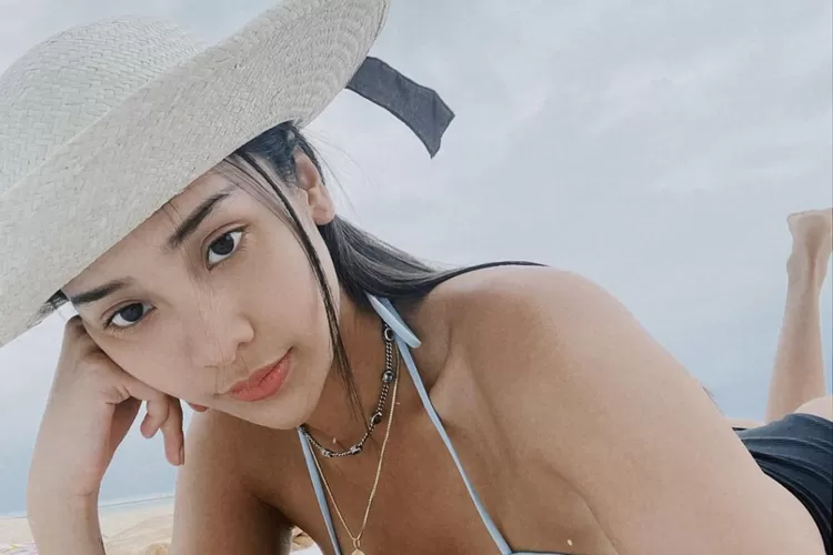 Anya Geraldine Tampil Seksi Pakai Bikini Di Pinggir Pantai Netizen