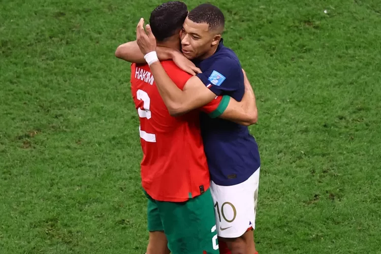 Bromance Ala Mbappe Dan Hakimi Di Piala Dunia 2022: Peluk Hingga ...