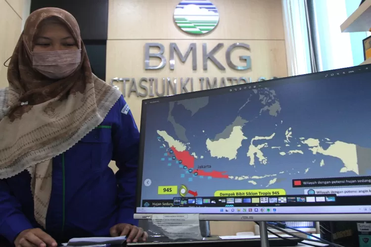 BMKG Beberkan 3 Faktor Pemicu Cuaca Ekstrem Hingga 2 Januari 2023 ...