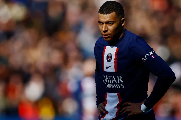 Belum Mau Teken Kontrak Baru, PSG Coret Kylian Mbappe Dari Skuad ...