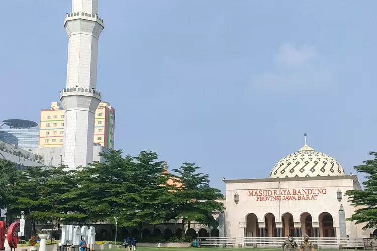 Masjid Agung Bandung, Wisata Religi Yang Cocok Jadi Tempat Ngabuburit ...