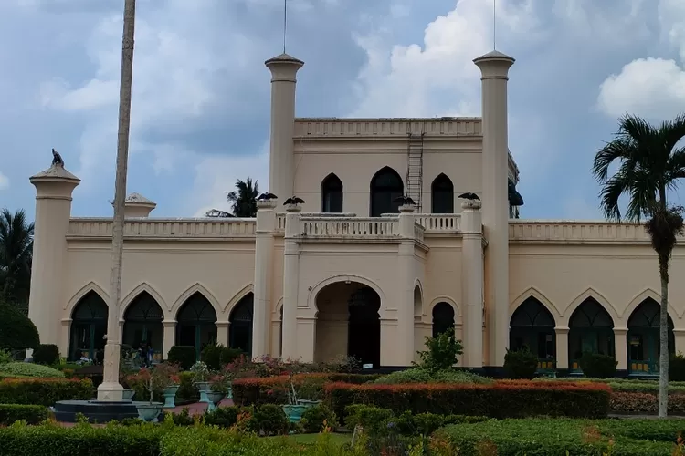 Istana Siak Sri Indrapura, Destinasi Wisata Sejarah Yang Kental Adat ...