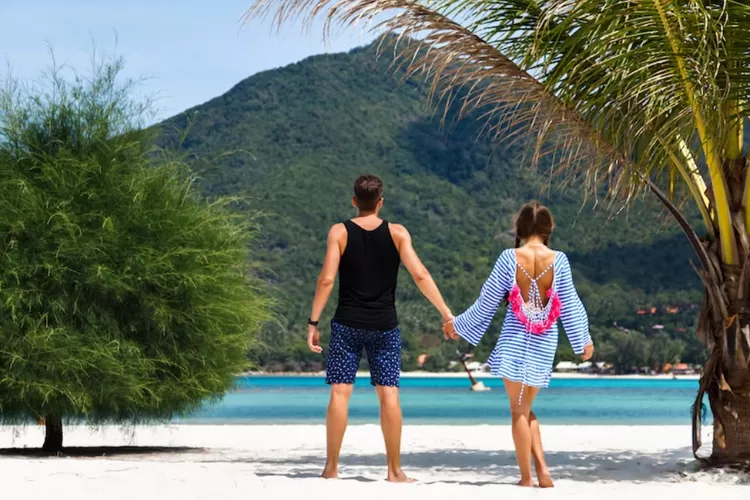 10 Destinasi Honeymoon Di Indonesia, Pesonanya Menawan! - Indozone Travel