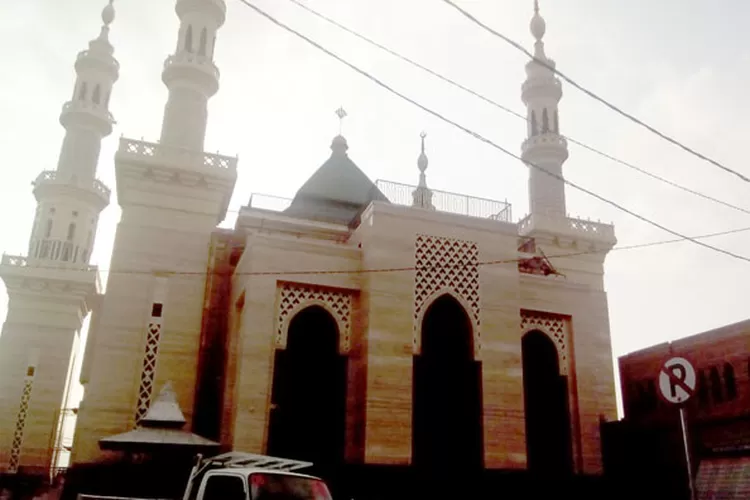 Kisah Suciati, Bangun Masjid Mirip Nabawi Dari Berjualan Ayam - Jawa Pos