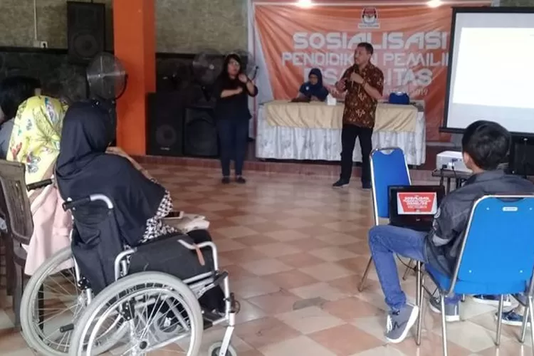 Sosialisasikan Pemilu 2019 Ke 75 Penyandang Disabilitas - Jawa Pos