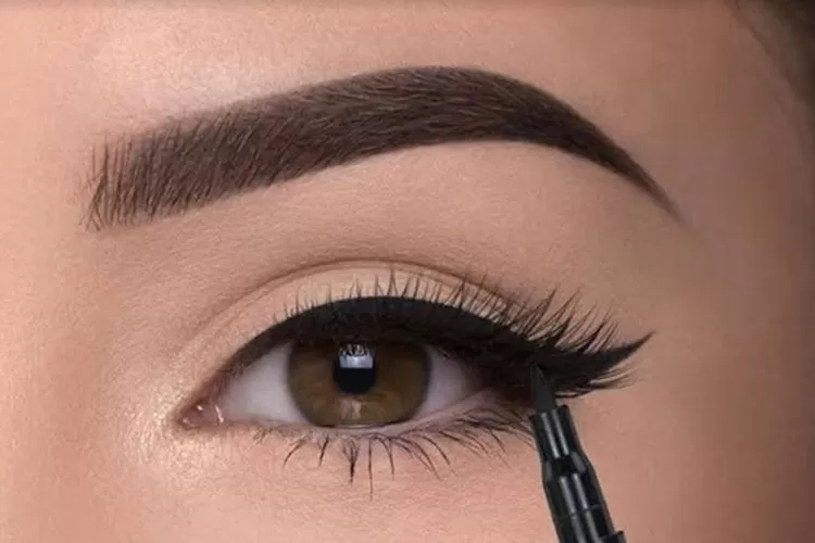 6 Tips Penggunaan Eyeliner Untuk Jenis Mata - Jawa Pos
