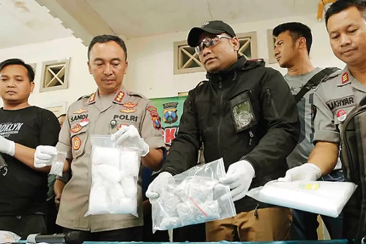 Sempat Sabetkan Parang Ke Polisi, Bandar Narkoba Mati - Jawa Pos