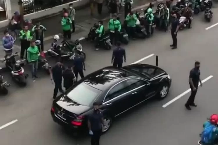 Soal Jokowi Bagi-bagi Sembako Di Bogor, Ini Penjelasan Pihak Istana ...