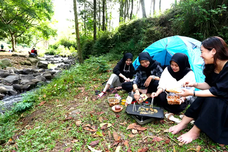 Menjajal Berwisata Alam Di Camping Ground Bedengan Dan Precet Malang ...