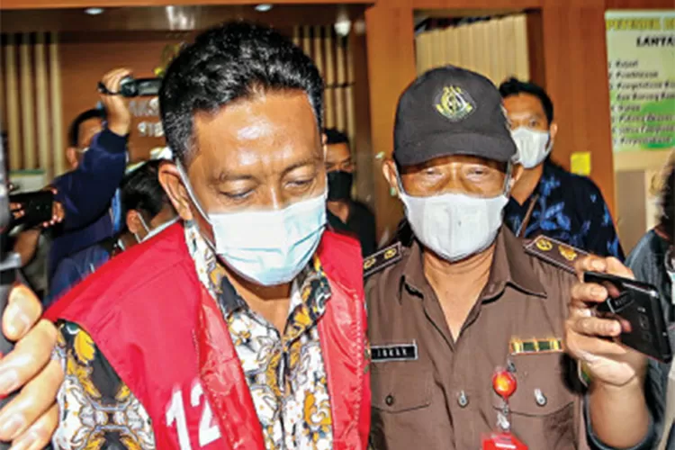 Dua Tersangka Baru Kasus Pungli PTSL Ditahan Kejari Sidoarjo - Jawa Pos