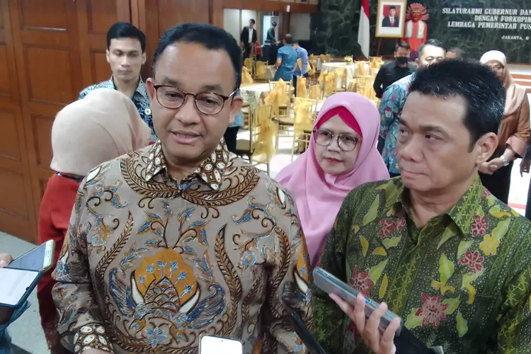 Hari Kerja Anies Sebagai Gubernur DKI Berakhir, Jajarannya Buat Buku ...