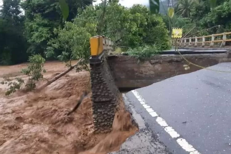 Empat Jembatan Di Morowali Putus Diterjang Banjir - Jurnal News