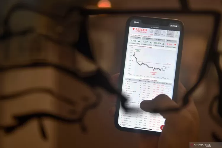 IHSG dan harga saham turun, Prabowo dinilai bercanda serta terbahak, netizen menilai begini. ANTARA FOTO/Puspa Perwitasari/wsj.