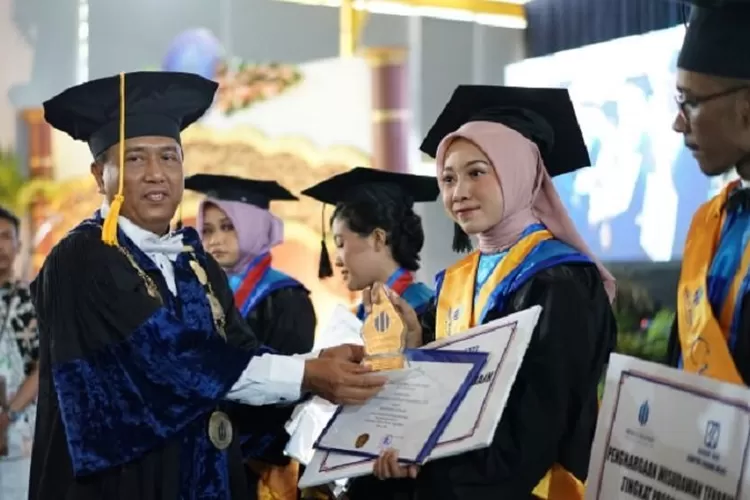 UMB Yogyakarta Persembahkan 784 Wisudawan Sarjana Dan Pascasarjana ...