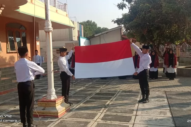 Ponpes Al Barru Bersama Siswa SMP-SMA Bina Insani Wonogiri Peringati ...