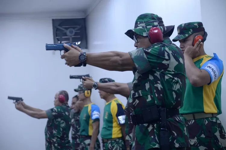 Pangkostrad Buka Lomba Tembak Pistol Executive Krjogja