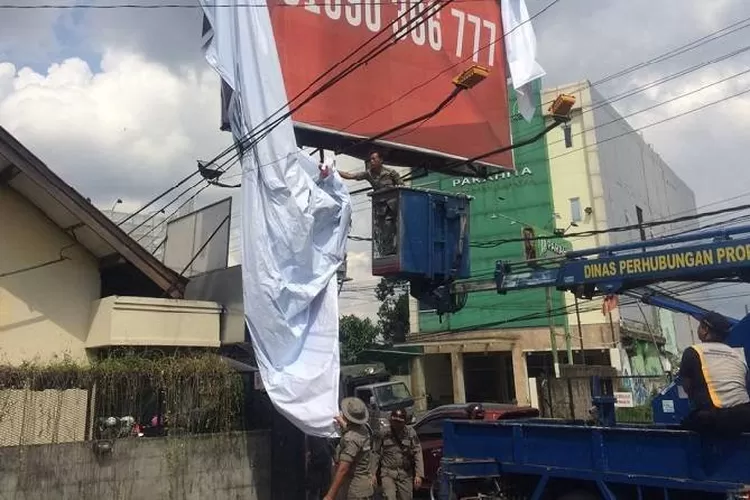 Masa Tenang, Semua Alat Peraga Kampanye 'Dibersihkan' - Krjogja