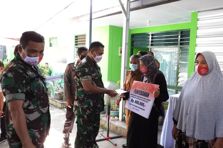 Ribu Pkl Nelayan Dan Pedagang Warung Di Lobar Terima Bantuan