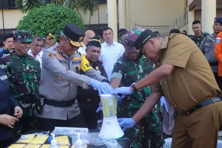 Potret Polda Sulut Musnahkan Barang Bukti, Dari Minuman Beralkohol Dan ...