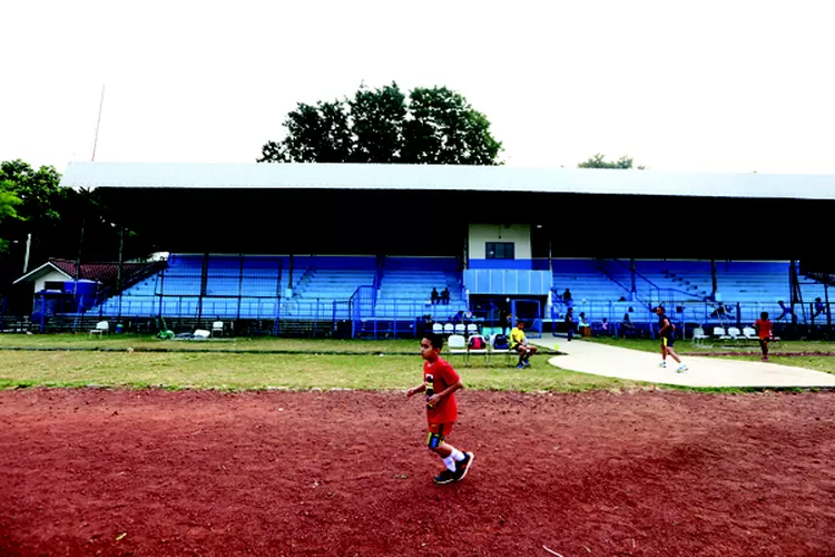 ILUSTRASI: Warga saat berolahraga di lingkungan Stadion Pajajaran, Kota Bogor.