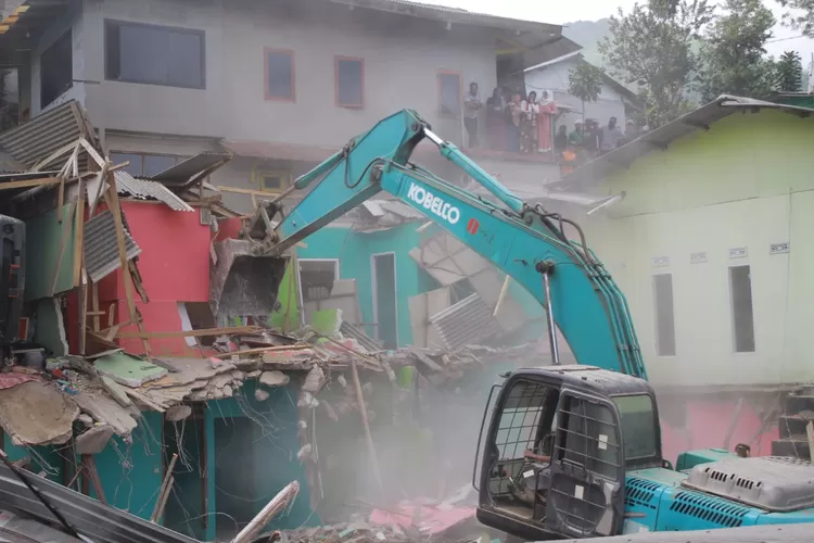 (Ilustrasi) Penertiban Bangunan Liar dan Lapak PKL di Jalan Mandalawangi Bogor, Masyarakat: Sering Dijadikan Tempat Mabuk-mabukan (Ilustrasi)