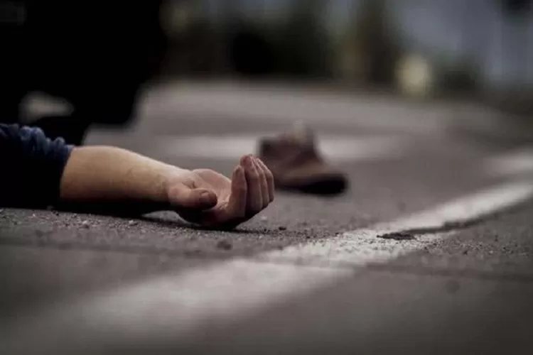 Pengendara Motor Tewas Terlindas Truk Setelah Jatuh Terserempet Pengendara Lain di Pasuruan (Ilustrasi) (Foto: Shutterstcok)