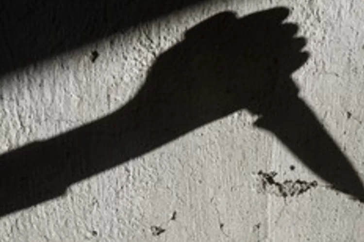 Ilustrasi Penusukan. Wanita di Pasuruan nekat tusuk pacar sendiri